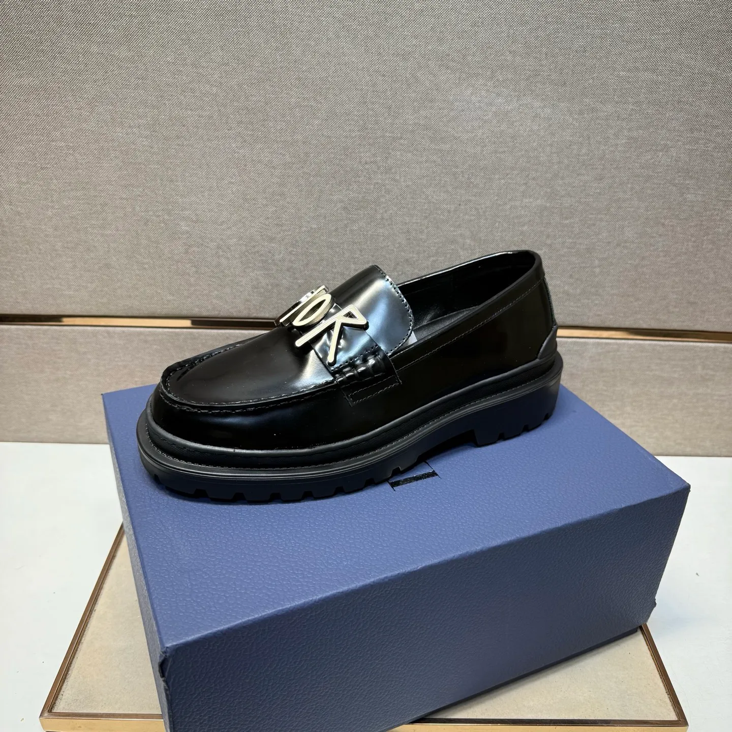 ⬛️Men's shoes 💰p442 [Dior~] Men's casual shoes 2025z cabinet sales simultaneously 🔶Size: 39-44 #️⃣ 🔷2 colors🔜The upper is made of multi-material splicing➕Genuine leather lining, comfortable and breathable, sole: original comfortable and wear-resistant outsole, ⚠️Real shot📱Photographed🎬The real thing is better📢📢📢